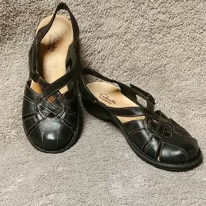 Clarks Black Leather Closed Toe Sandals 6